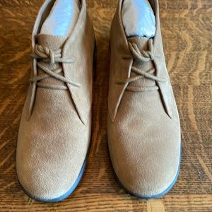 NWOT Aerosoles tan suede booties. Size 8.